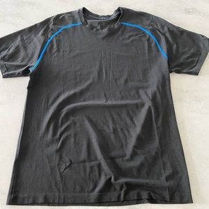 Lululemon metal vent Tshirt
